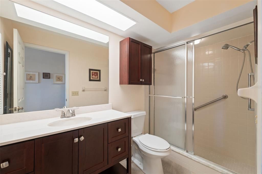 待售: $199,000 (2 贝兹, 2 浴室, 1162 平方英尺)