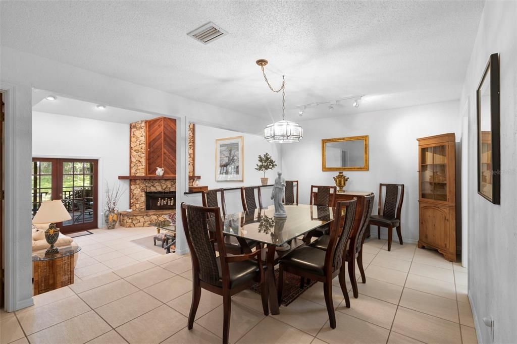 待售: $299,900 (3 贝兹, 2 浴室, 1920 平方英尺)