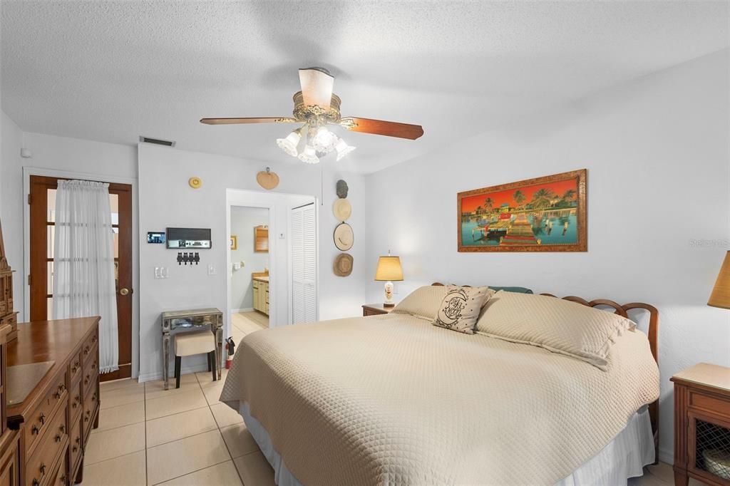 待售: $299,900 (3 贝兹, 2 浴室, 1920 平方英尺)