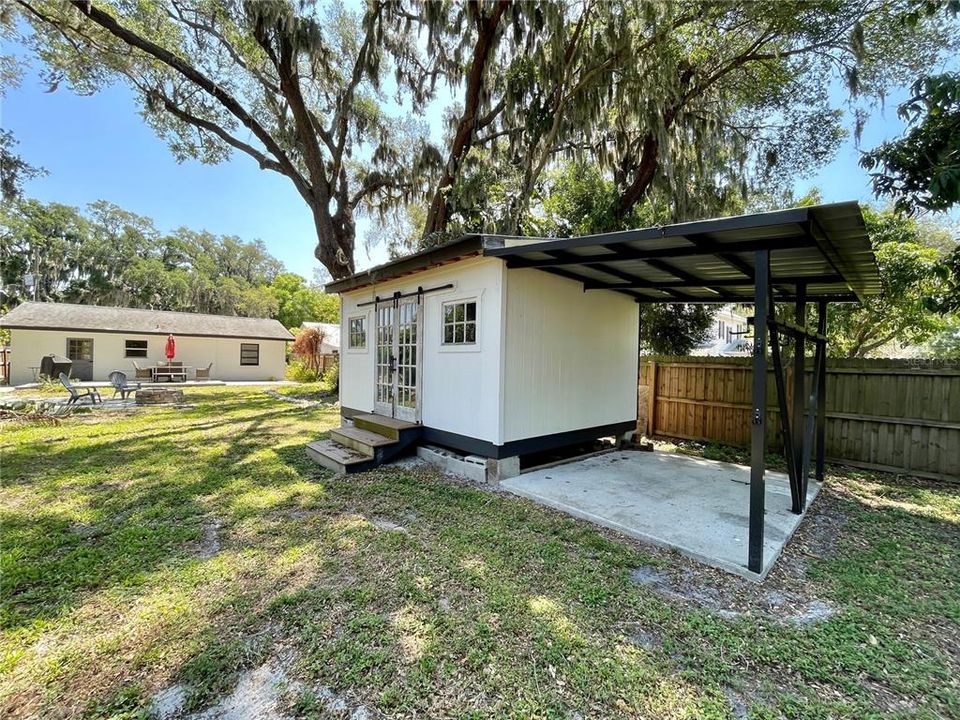 Active With Contract: $2,100 (2 beds, 1 baths, 1272 Square Feet)