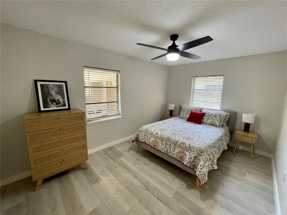 Active With Contract: $2,100 (2 beds, 1 baths, 1272 Square Feet)