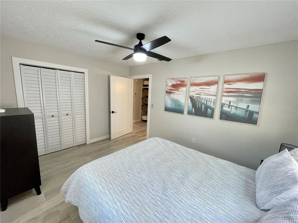 Active With Contract: $2,100 (2 beds, 1 baths, 1272 Square Feet)