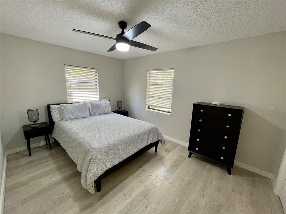 Active With Contract: $2,100 (2 beds, 1 baths, 1272 Square Feet)