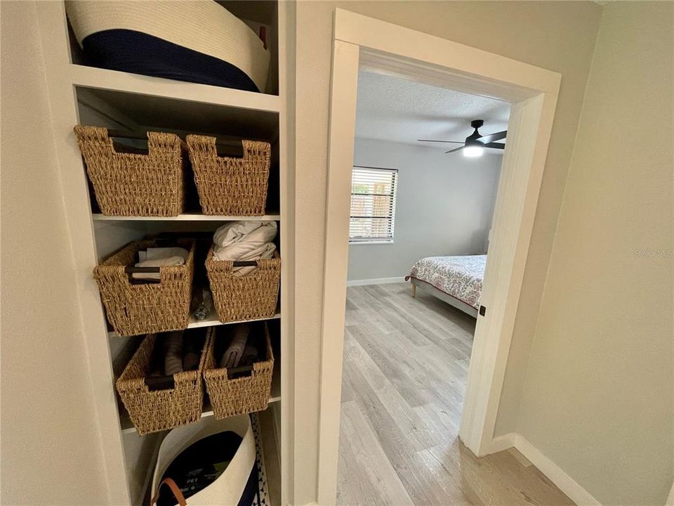 Active With Contract: $2,100 (2 beds, 1 baths, 1272 Square Feet)