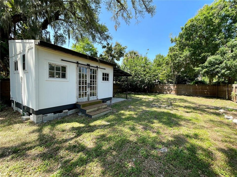 Active With Contract: $2,100 (2 beds, 1 baths, 1272 Square Feet)