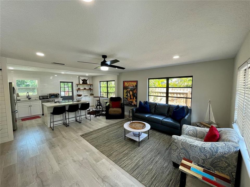 Active With Contract: $2,100 (2 beds, 1 baths, 1272 Square Feet)