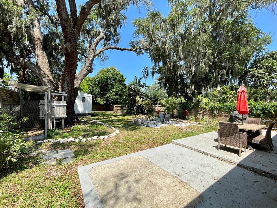 Active With Contract: $2,100 (2 beds, 1 baths, 1272 Square Feet)