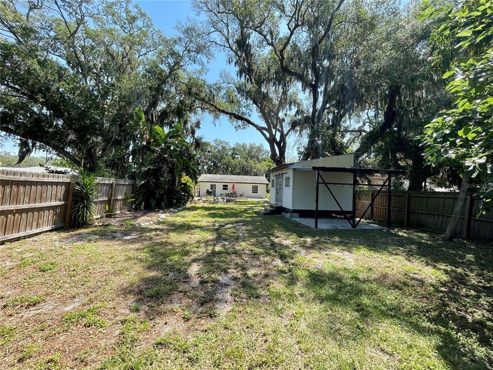 Active With Contract: $2,100 (2 beds, 1 baths, 1272 Square Feet)