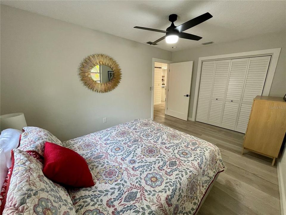 Active With Contract: $2,100 (2 beds, 1 baths, 1272 Square Feet)