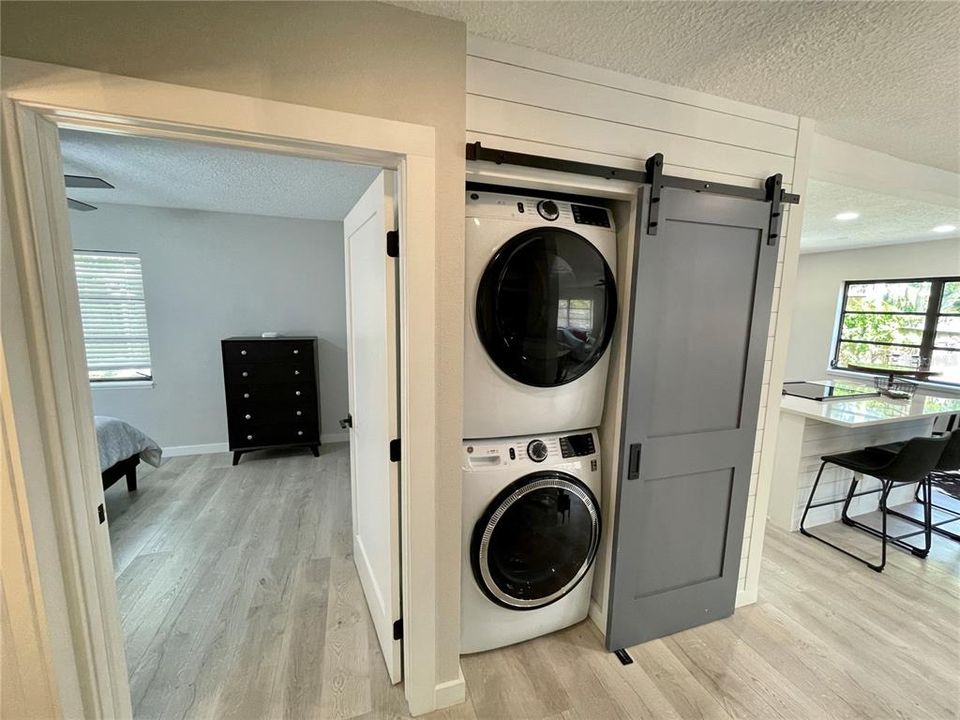Active With Contract: $2,100 (2 beds, 1 baths, 1272 Square Feet)