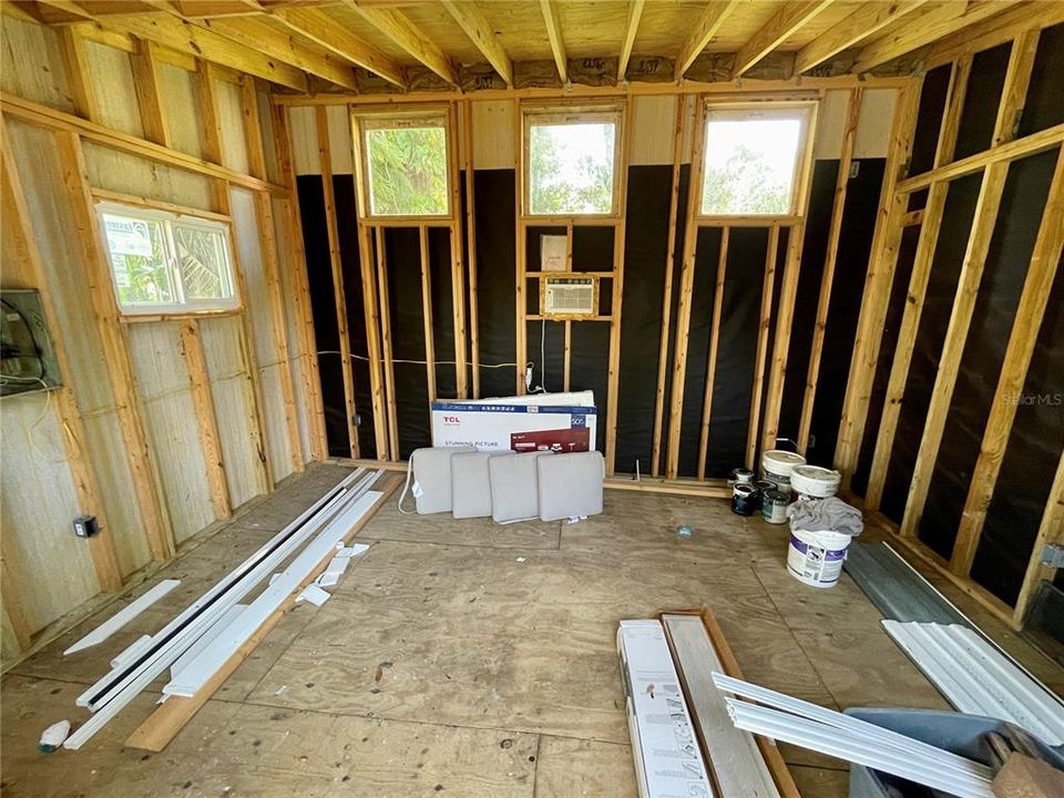 Active With Contract: $2,100 (2 beds, 1 baths, 1272 Square Feet)