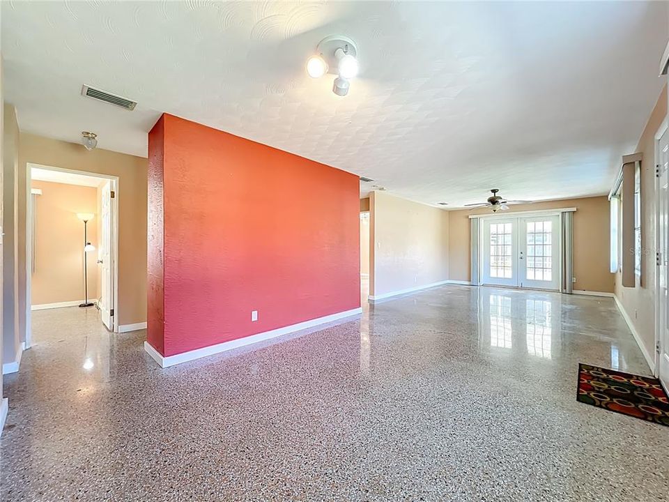 For Sale: $279,500 (3 beds, 1 baths, 1350 Square Feet)