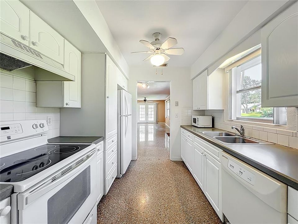 For Sale: $279,500 (3 beds, 1 baths, 1350 Square Feet)