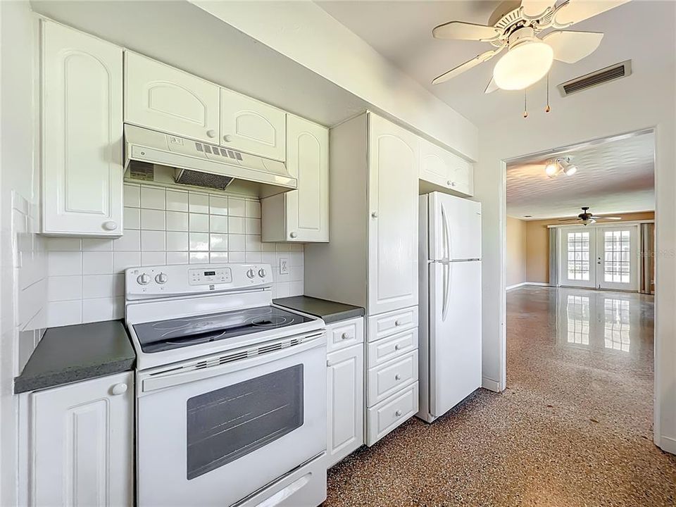 For Sale: $279,500 (3 beds, 1 baths, 1350 Square Feet)