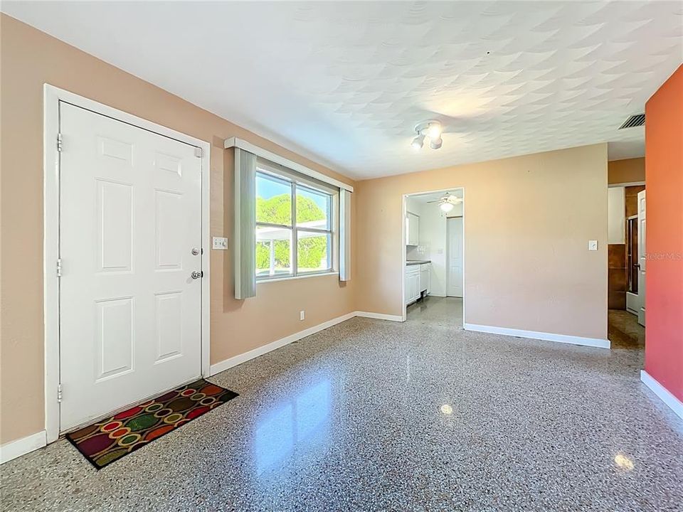 For Sale: $279,500 (3 beds, 1 baths, 1350 Square Feet)