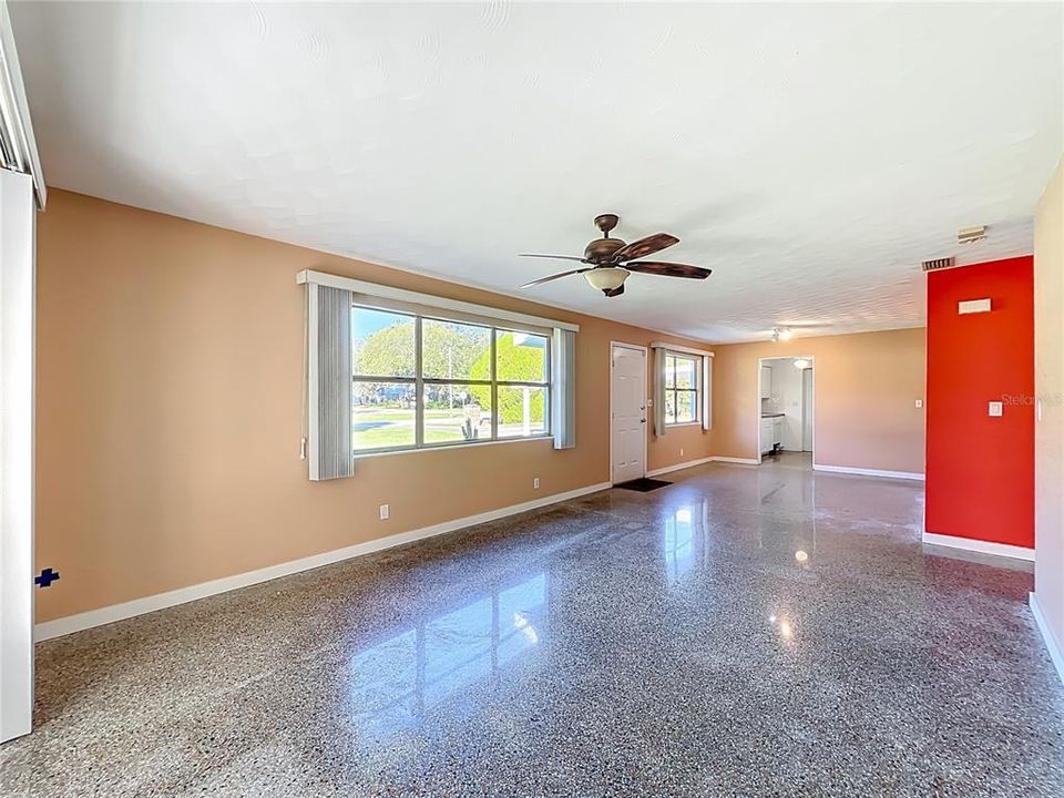 For Sale: $279,500 (3 beds, 1 baths, 1350 Square Feet)