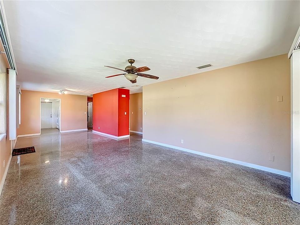 For Sale: $279,500 (3 beds, 1 baths, 1350 Square Feet)