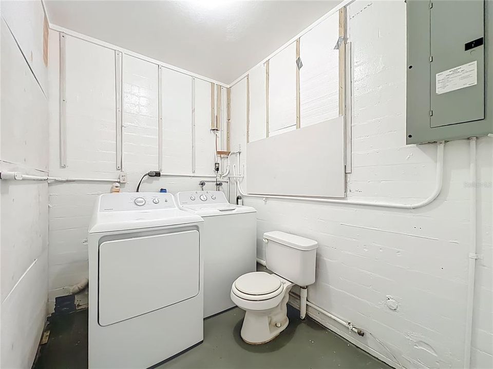 For Sale: $279,500 (3 beds, 1 baths, 1350 Square Feet)