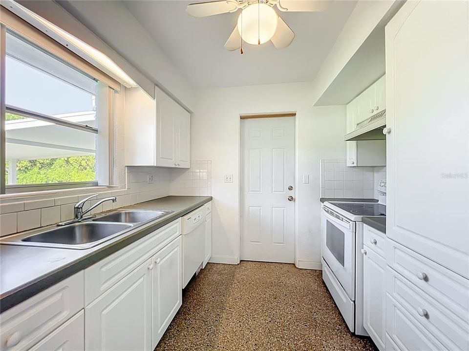 For Sale: $279,500 (3 beds, 1 baths, 1350 Square Feet)