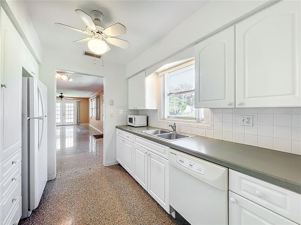 For Sale: $279,500 (3 beds, 1 baths, 1350 Square Feet)