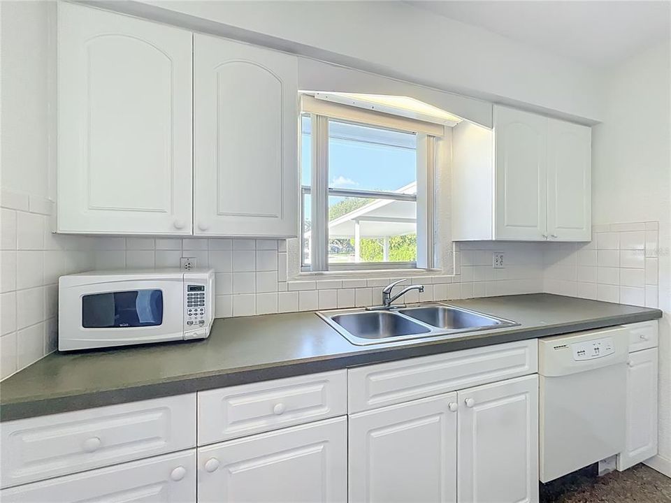 For Sale: $279,500 (3 beds, 1 baths, 1350 Square Feet)