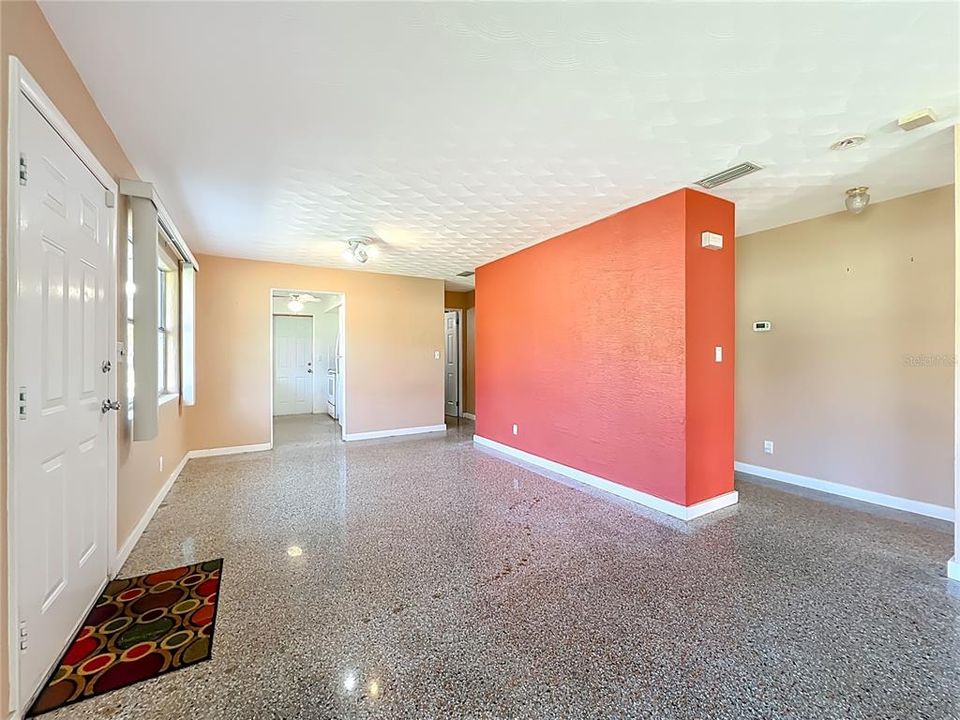 For Sale: $279,500 (3 beds, 1 baths, 1350 Square Feet)