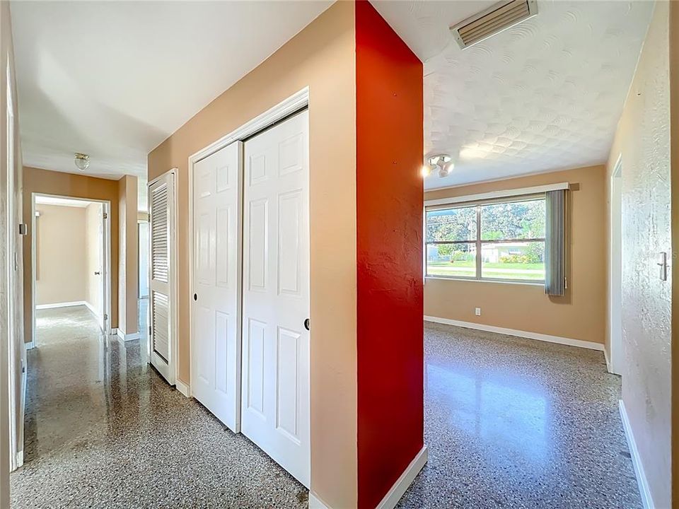 For Sale: $279,500 (3 beds, 1 baths, 1350 Square Feet)