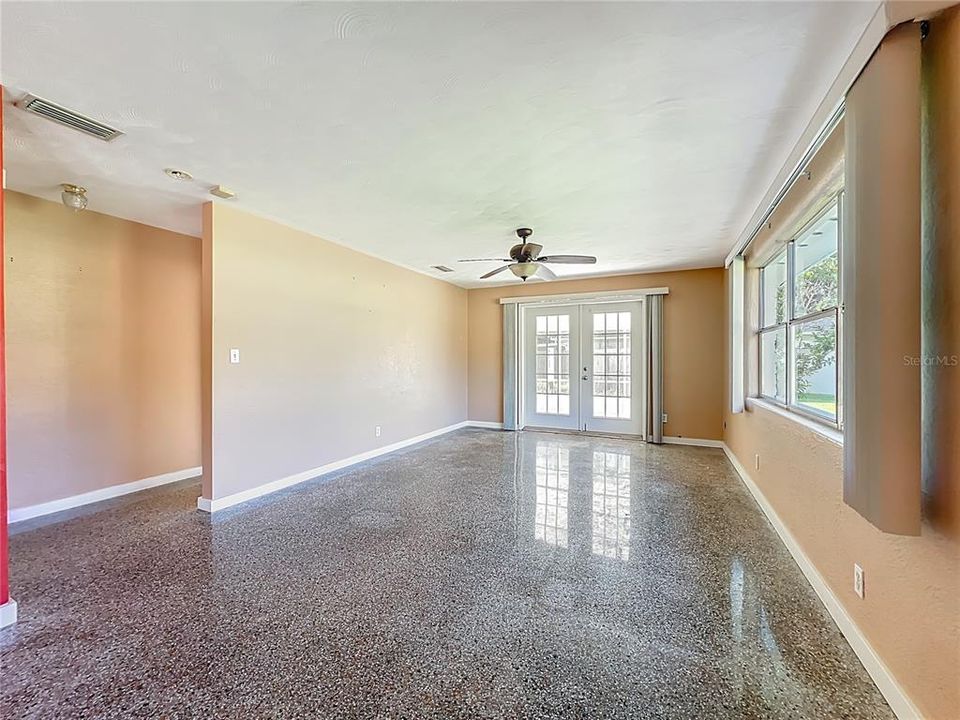 For Sale: $279,500 (3 beds, 1 baths, 1350 Square Feet)