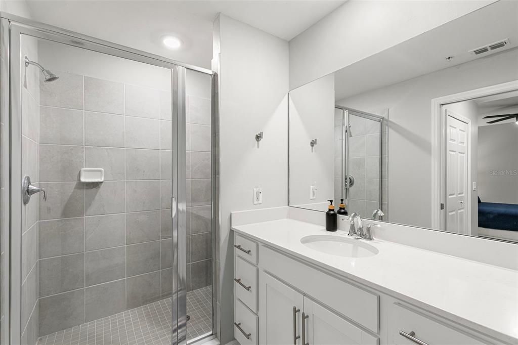 На продажу: $245,000 (2 спален, 2 ванн, 1198 Квадратных фут)