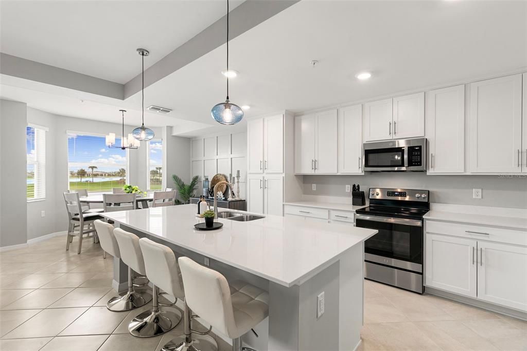 На продажу: $245,000 (2 спален, 2 ванн, 1198 Квадратных фут)