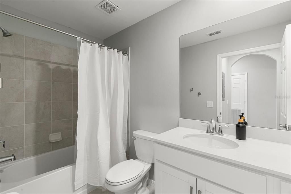 На продажу: $245,000 (2 спален, 2 ванн, 1198 Квадратных фут)