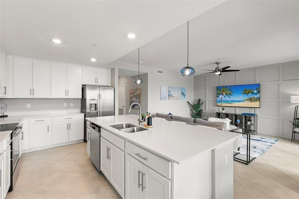 На продажу: $245,000 (2 спален, 2 ванн, 1198 Квадратных фут)