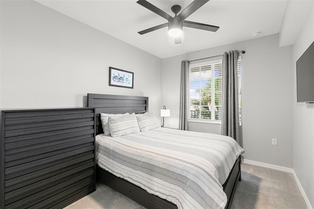 На продажу: $245,000 (2 спален, 2 ванн, 1198 Квадратных фут)