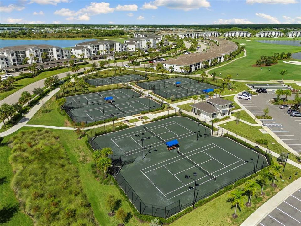 На продажу: $245,000 (2 спален, 2 ванн, 1198 Квадратных фут)