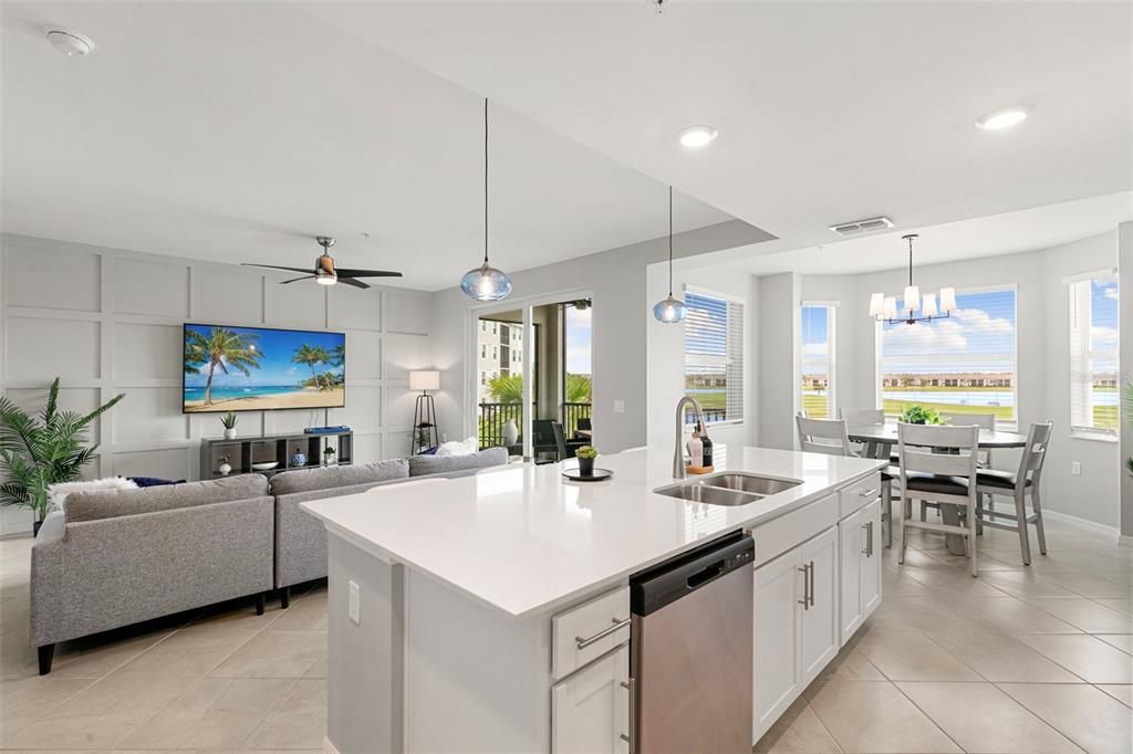 На продажу: $245,000 (2 спален, 2 ванн, 1198 Квадратных фут)