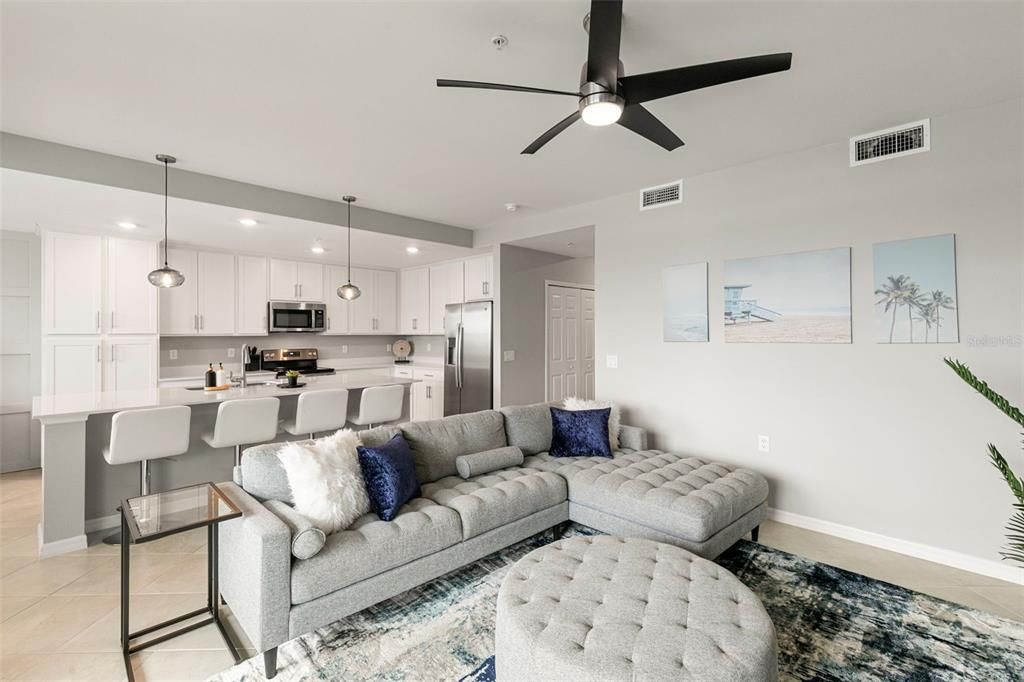 На продажу: $245,000 (2 спален, 2 ванн, 1198 Квадратных фут)