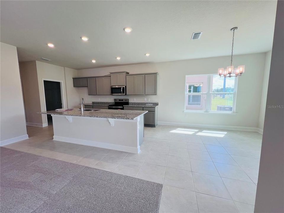 En Venta: $438,900 (4 camas, 2 baños, 2405 Pies cuadrados)