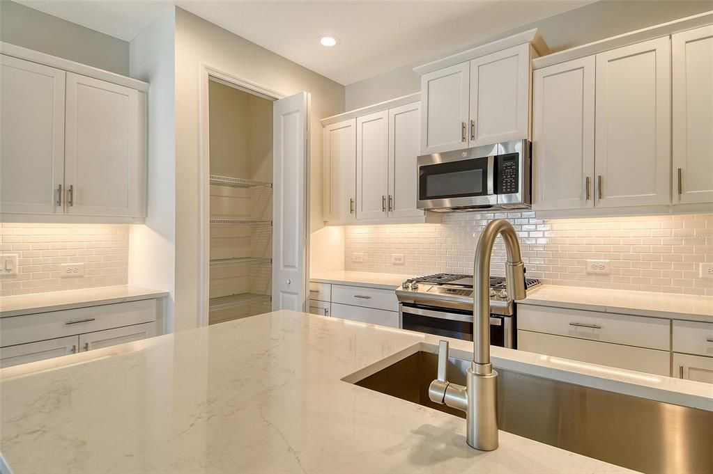 На продажу: $433,990 (3 спален, 2 ванн, 1848 Квадратных фут)