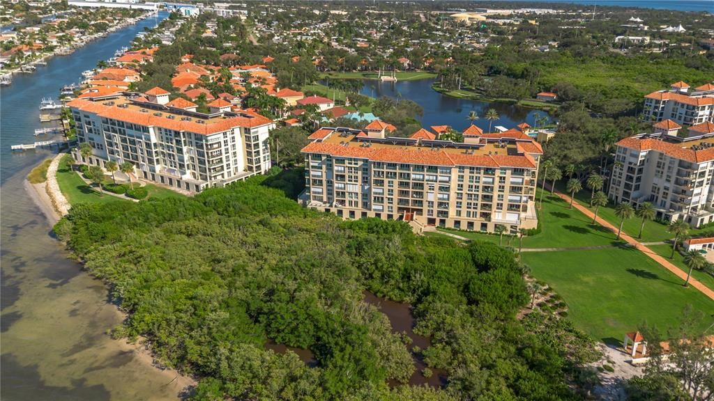 For Sale: $849,900 (2 beds, 2 baths, 1510 Square Feet)