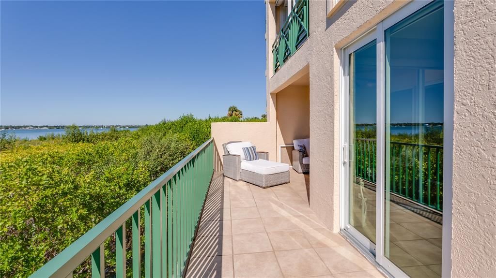 For Sale: $849,900 (2 beds, 2 baths, 1510 Square Feet)