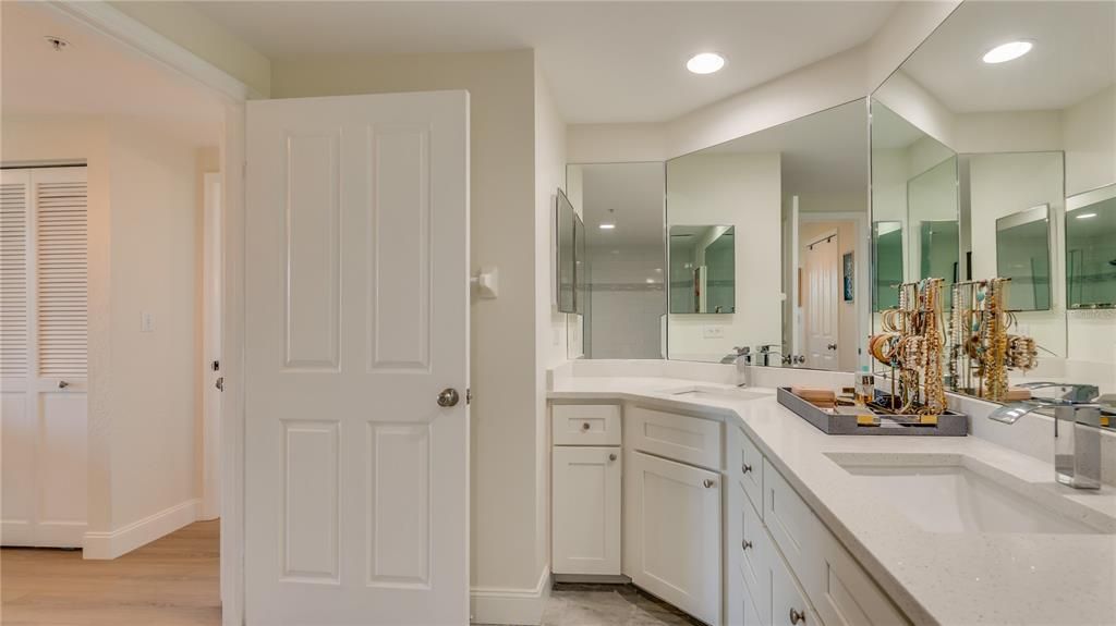 For Sale: $849,900 (2 beds, 2 baths, 1510 Square Feet)