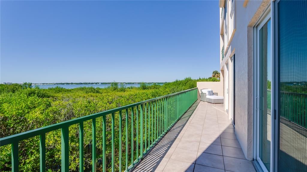 For Sale: $849,900 (2 beds, 2 baths, 1510 Square Feet)