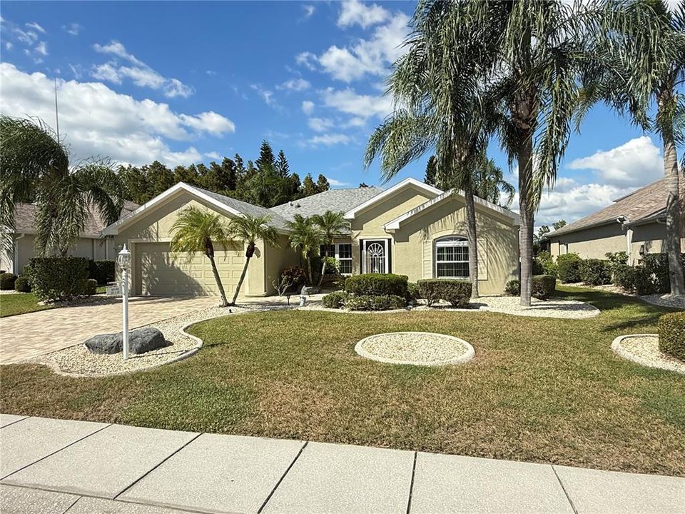 For Rent: $2,500 (2 beds, 2 baths, 1935 Square Feet)