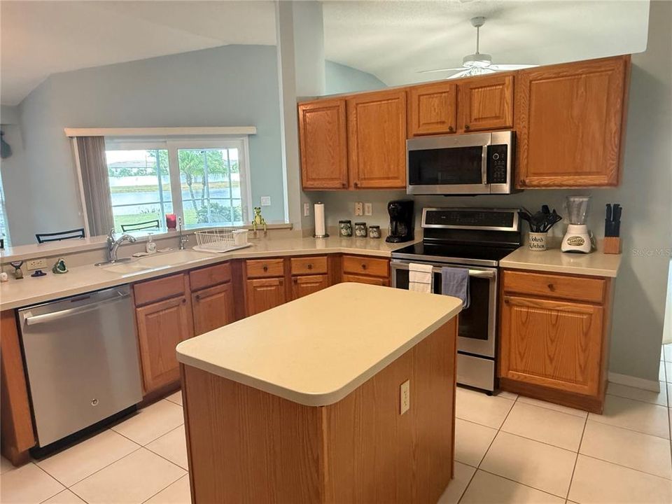 For Rent: $2,500 (2 beds, 2 baths, 1935 Square Feet)