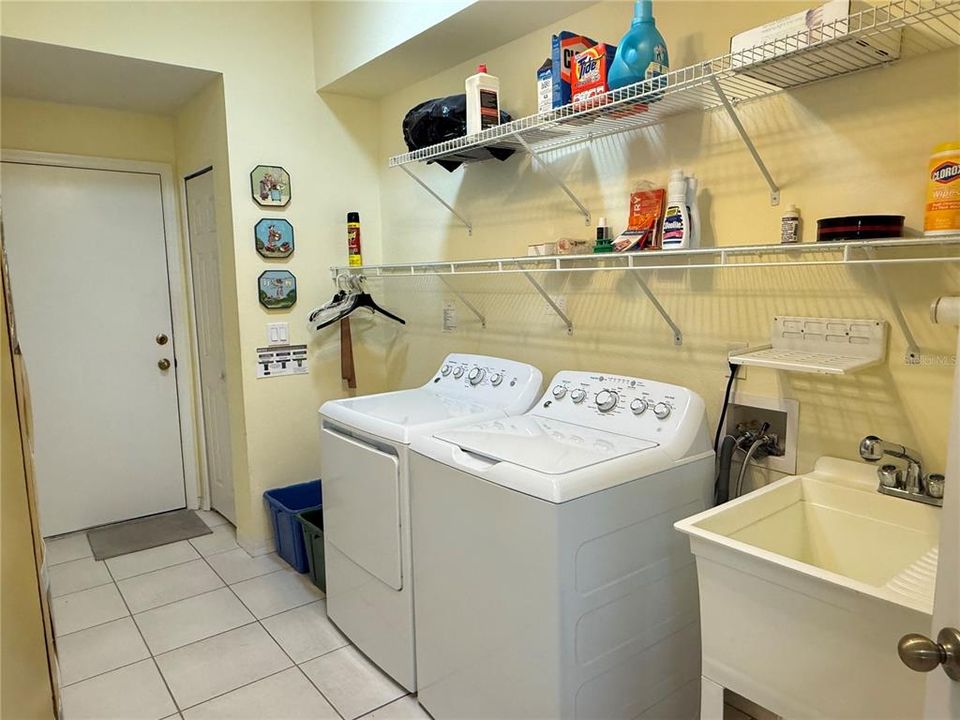 For Rent: $2,500 (2 beds, 2 baths, 1935 Square Feet)