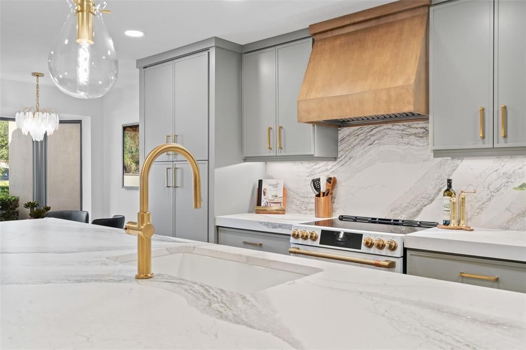 For Sale: $995,000 (2 beds, 2 baths, 1459 Square Feet)