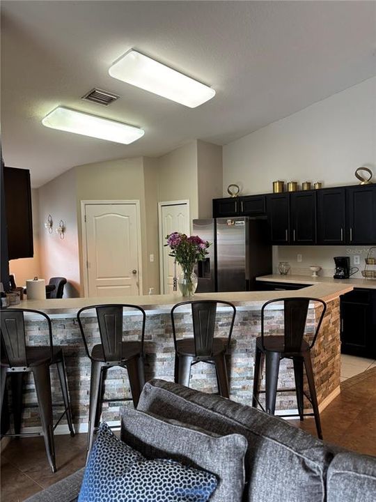 En Venta: $389,000 (4 camas, 3 baños, 1949 Pies cuadrados)