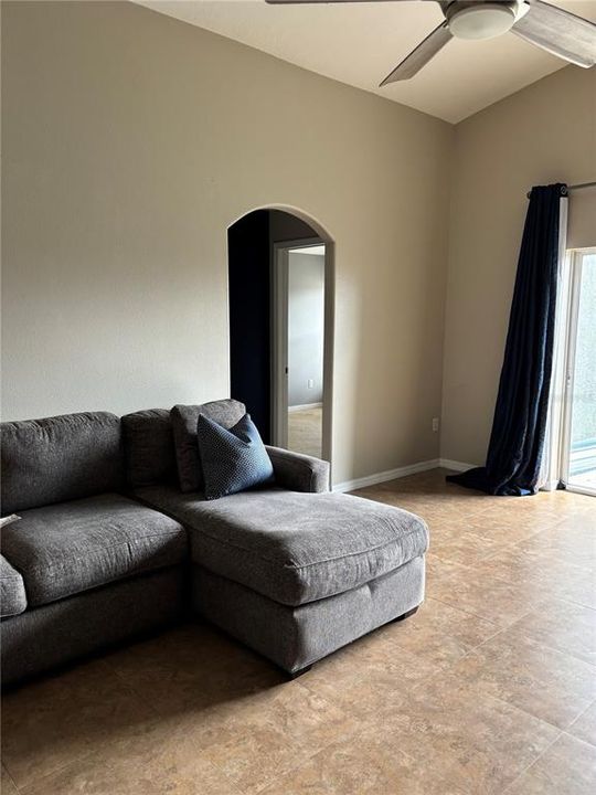 En Venta: $389,000 (4 camas, 3 baños, 1949 Pies cuadrados)