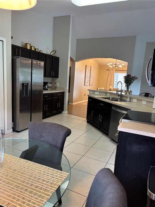 En Venta: $389,000 (4 camas, 3 baños, 1949 Pies cuadrados)