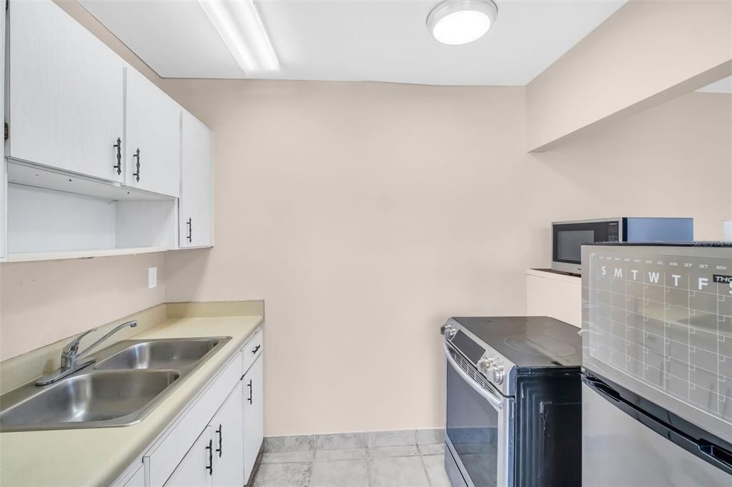 На продажу: $110,000 (1 спален, 1 ванн, 593 Квадратных фут)